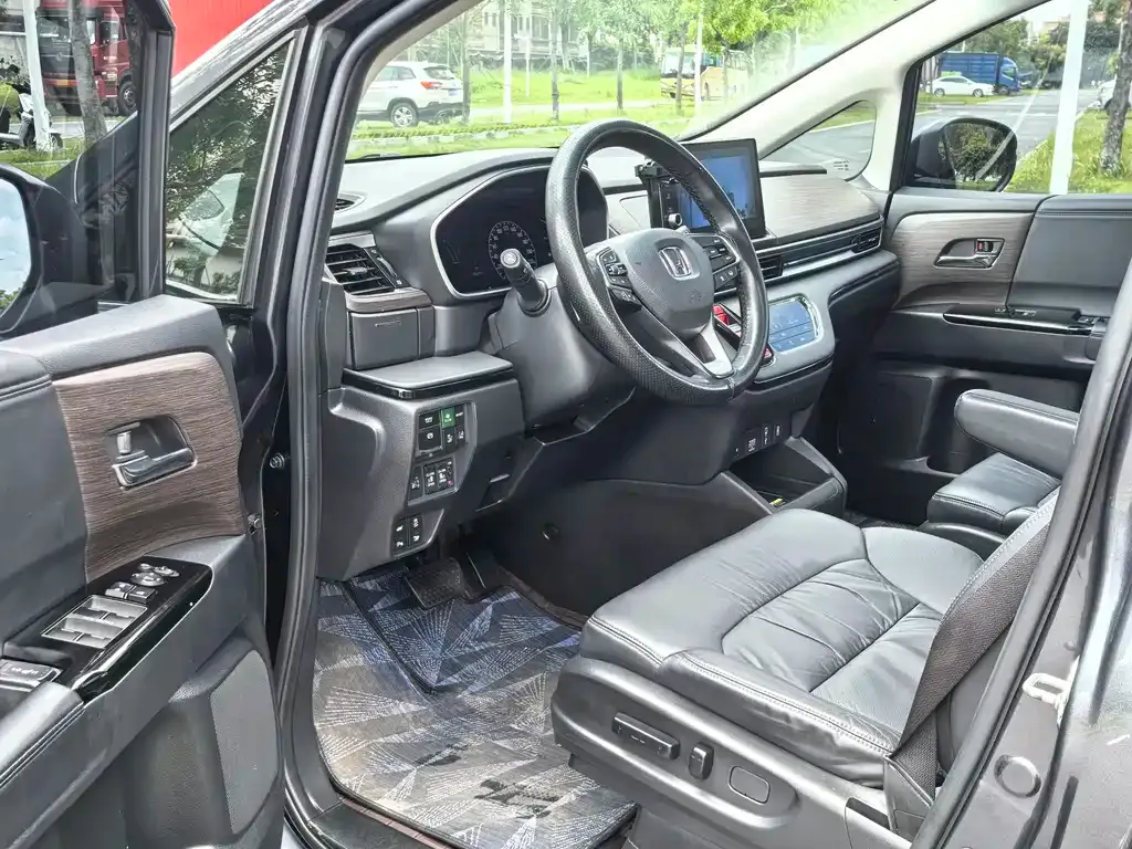 Honda Odyssey — фото 10