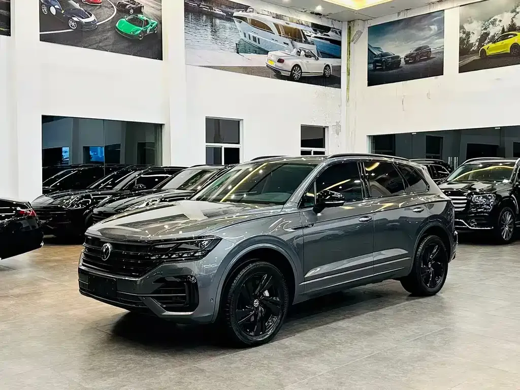 Volkswagen Touareg — фото 1