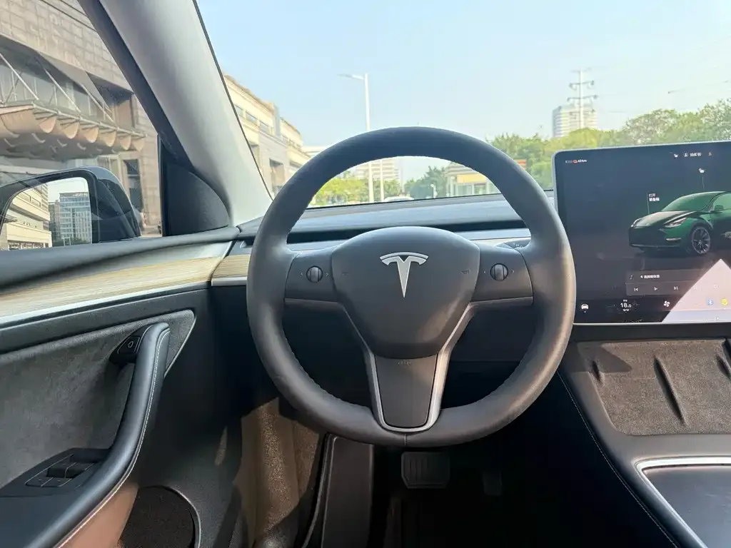 Tesla Model Y — фото 7
