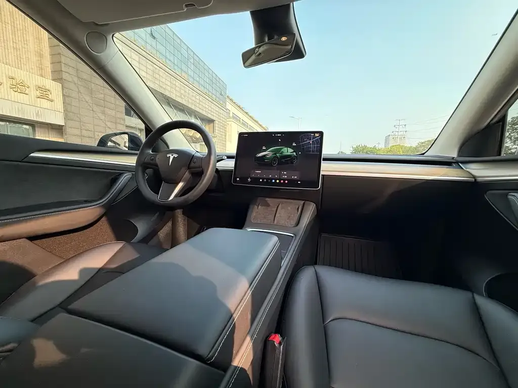 Tesla Model Y — фото 5