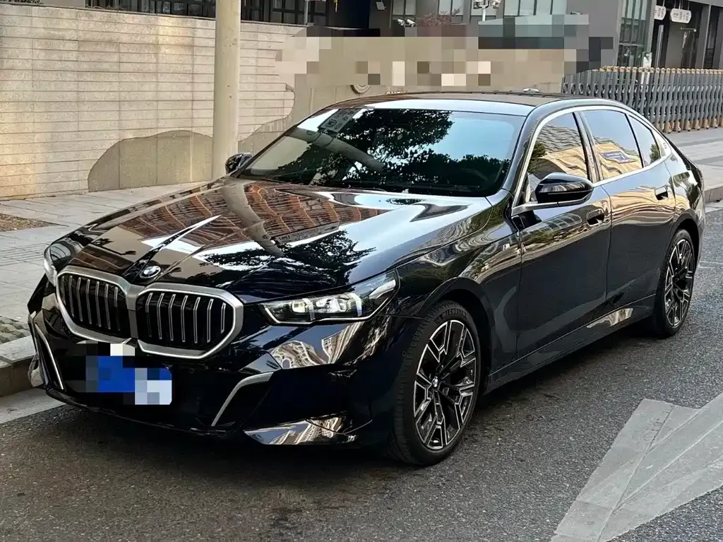 BMW 5 Series — фото 1