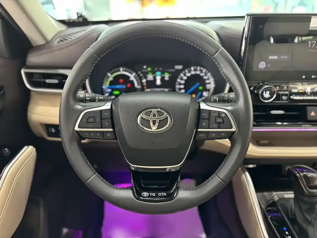 Toyota Highlander — фото 8