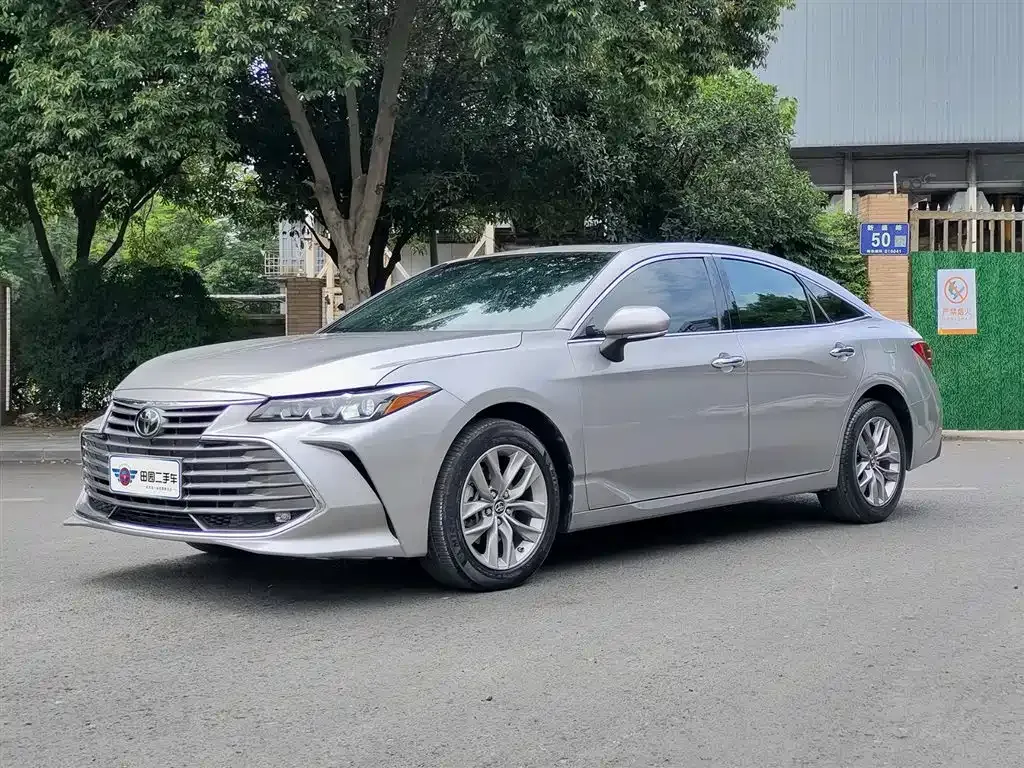 Toyota Avalon — фото 1