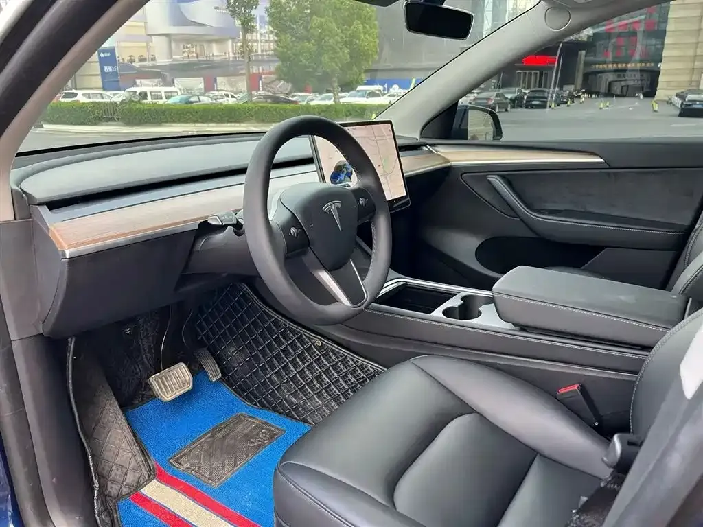 Tesla Model Y — фото 4