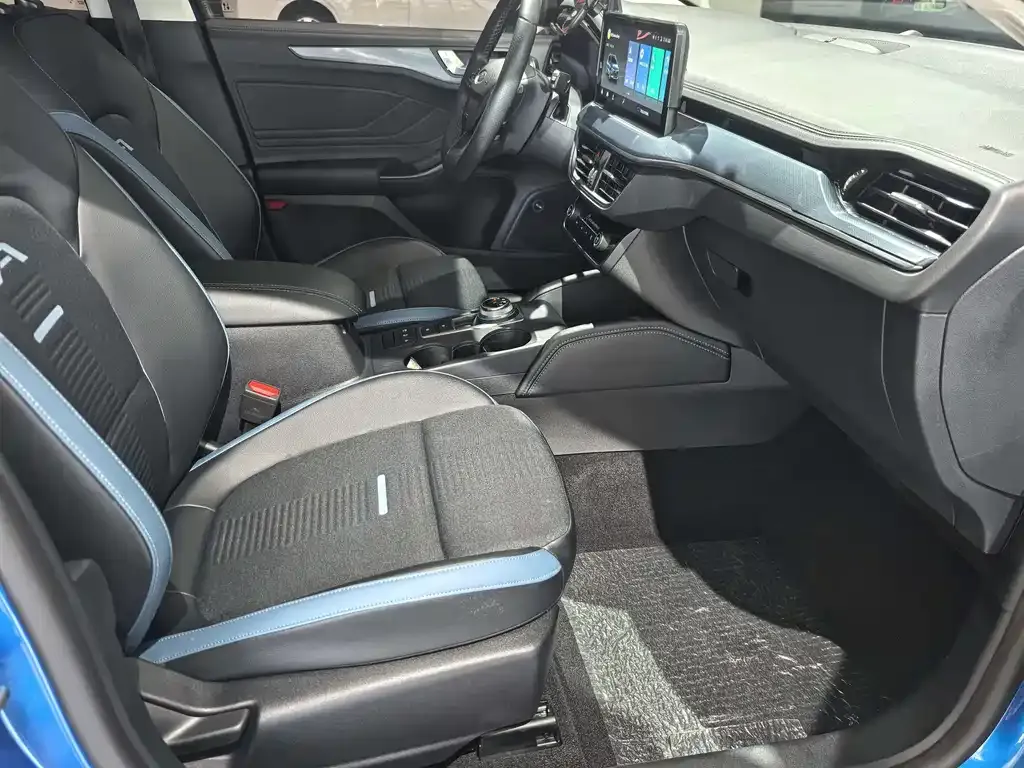 Ford Focus 2021 из CN, фото 10