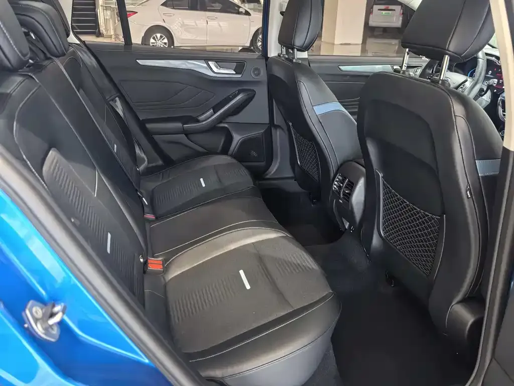 Ford Focus 2021 из CN, фото 4
