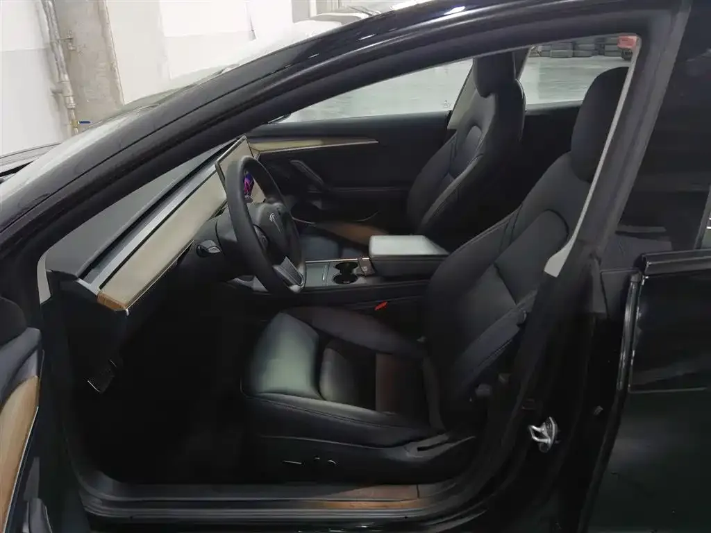 Tesla Model 3 — фото 4
