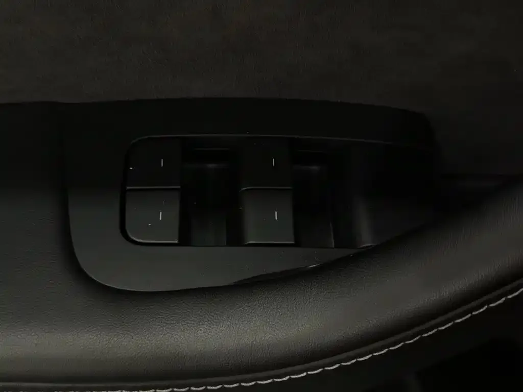 Tesla Model 3 — фото 10