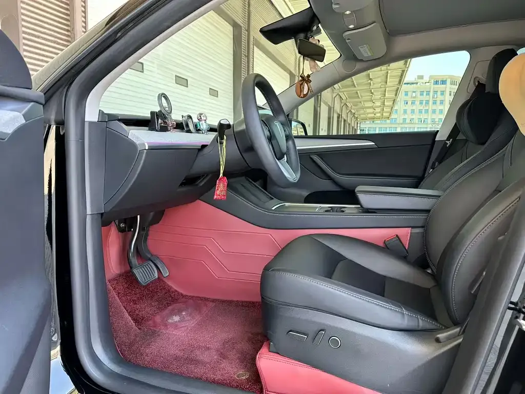 Tesla Model Y — фото 9