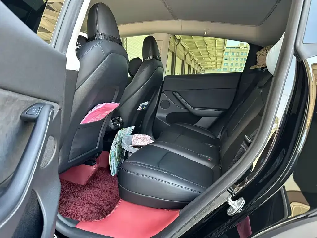 Tesla Model Y — фото 5
