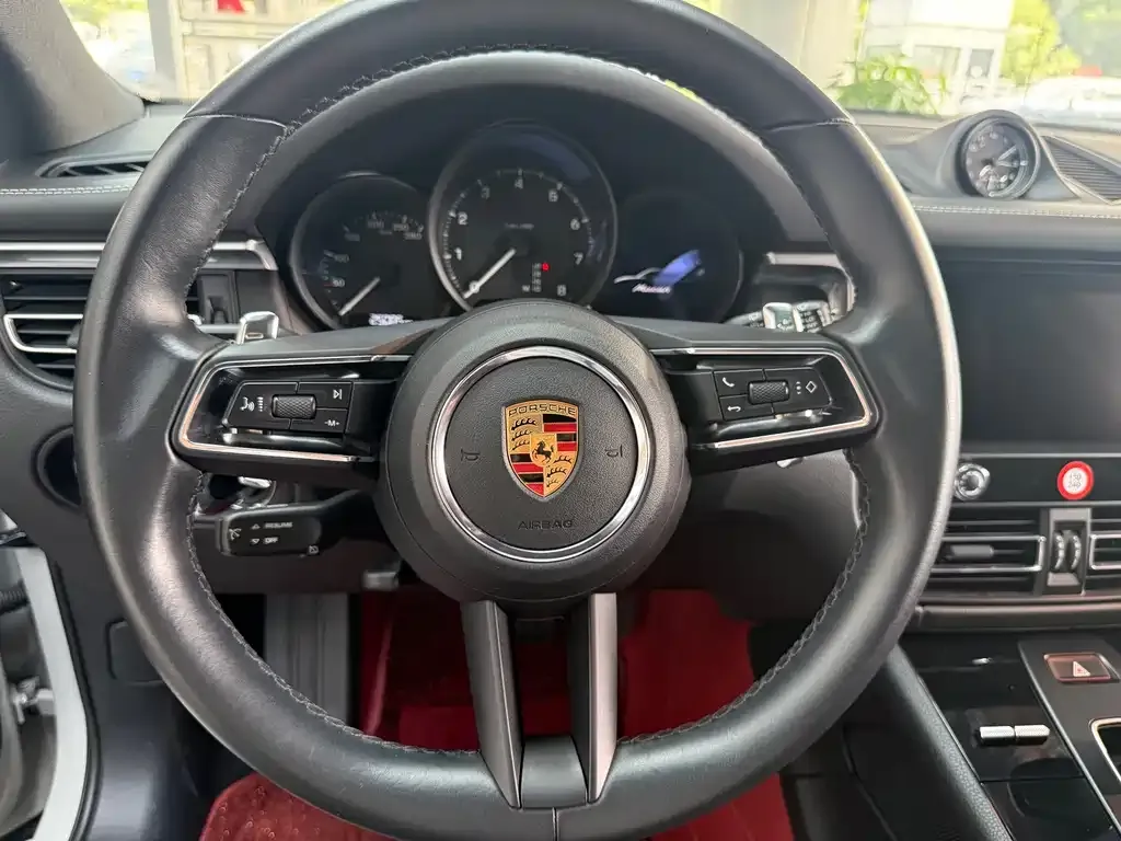 Porsche Macan — фото 9