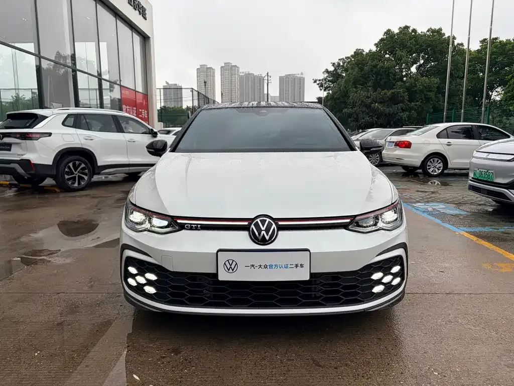 Volkswagen Golf GTI