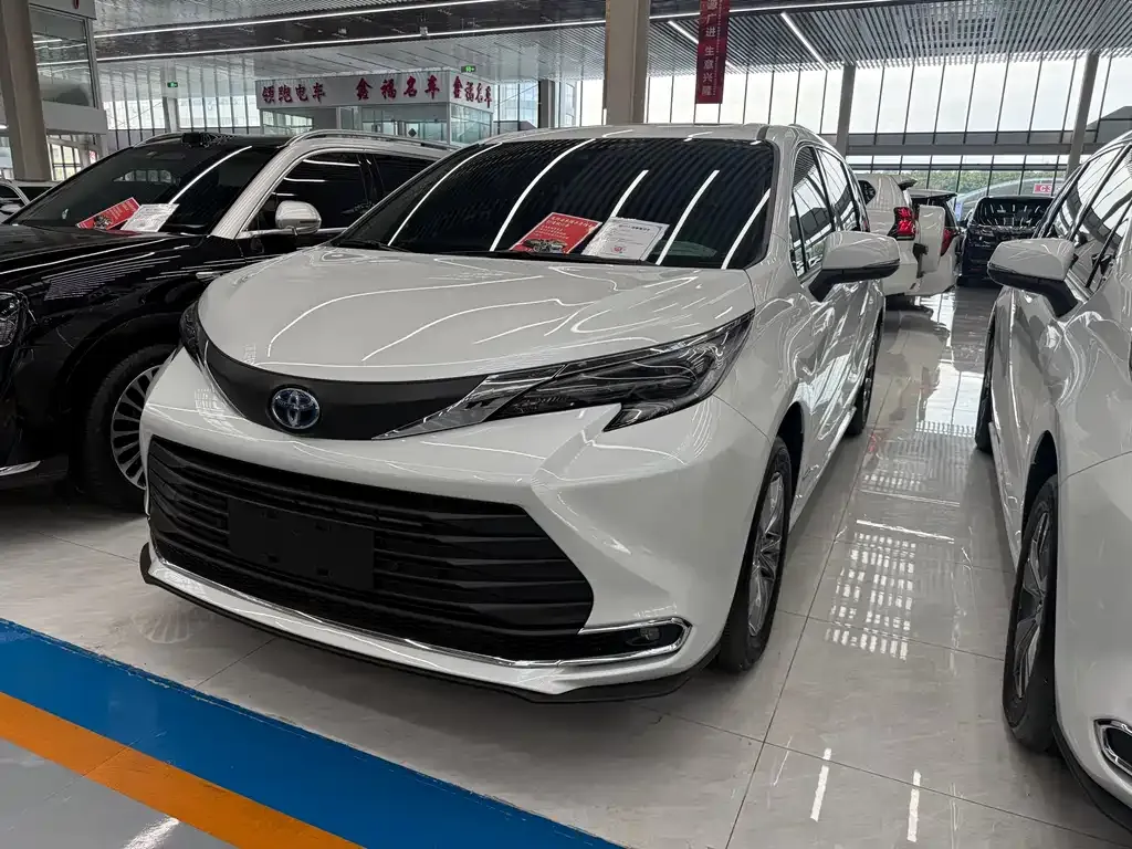 Toyota Sienna — фото 7