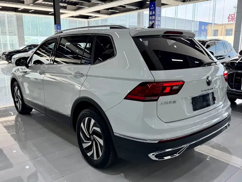 Volkswagen Tiguan L — фото 7