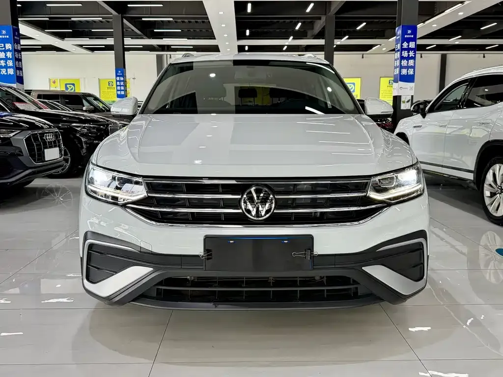 Volkswagen Tiguan L — фото 10