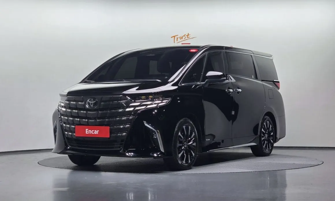 Toyota Alphard — фото 1