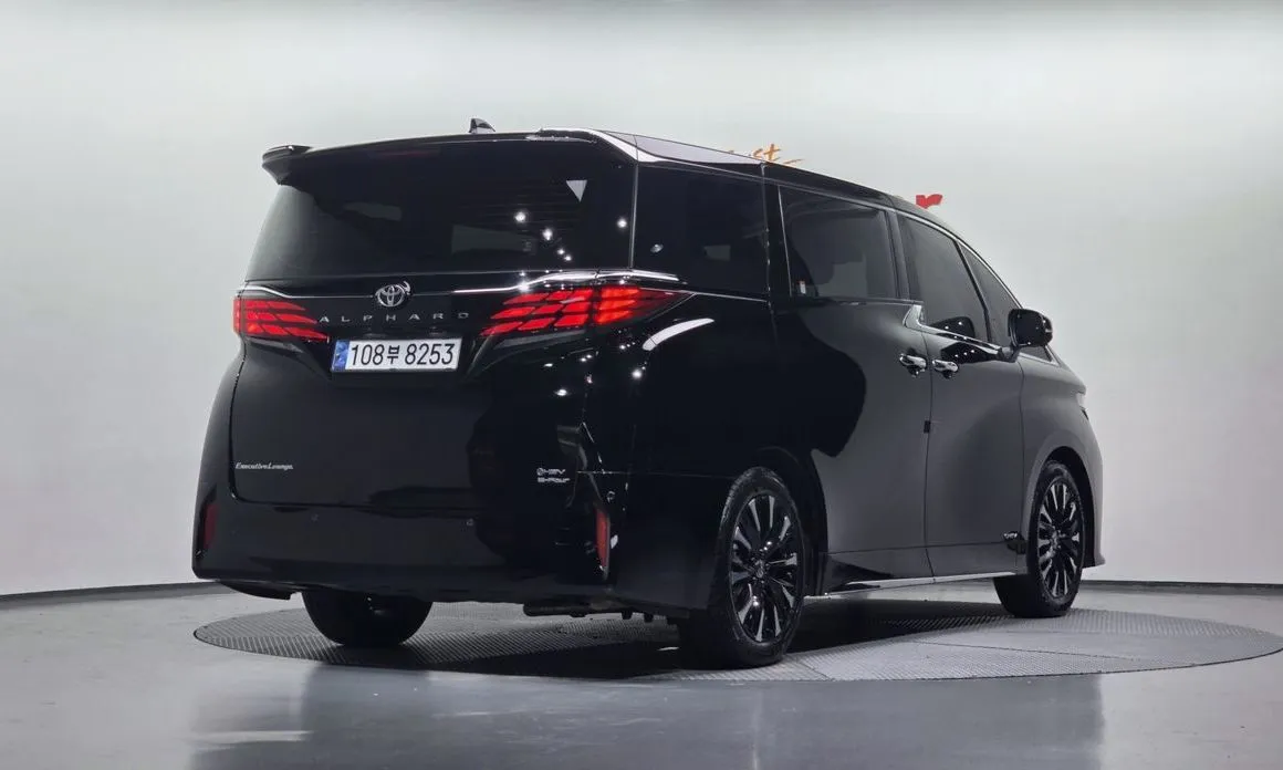 Toyota Alphard — фото 2