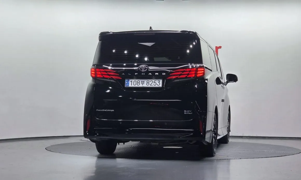 Toyota Alphard — фото 4
