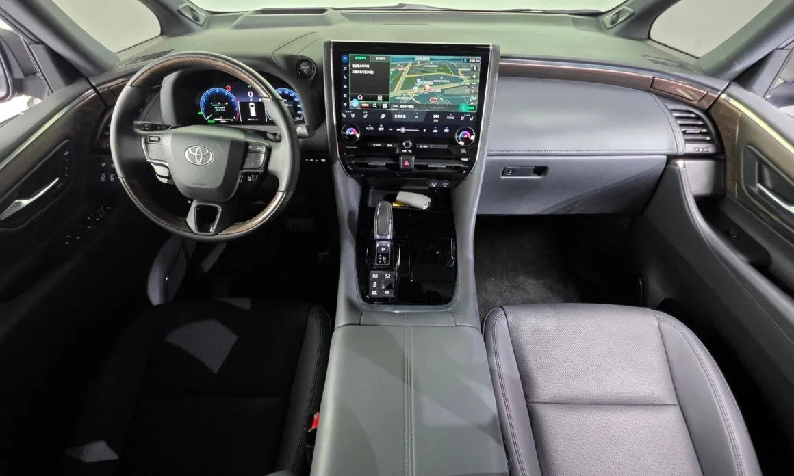 Toyota Alphard — фото 5