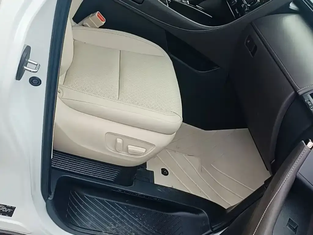 Toyota Alphard — фото 3