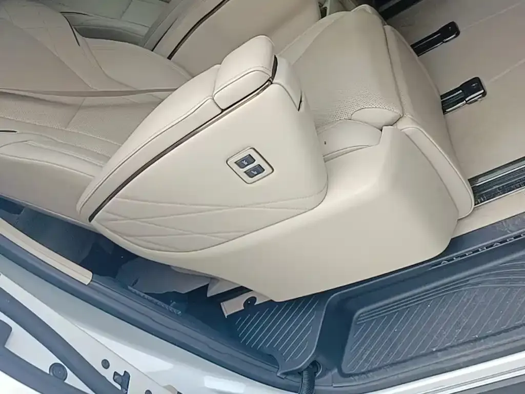 Toyota Alphard — фото 8