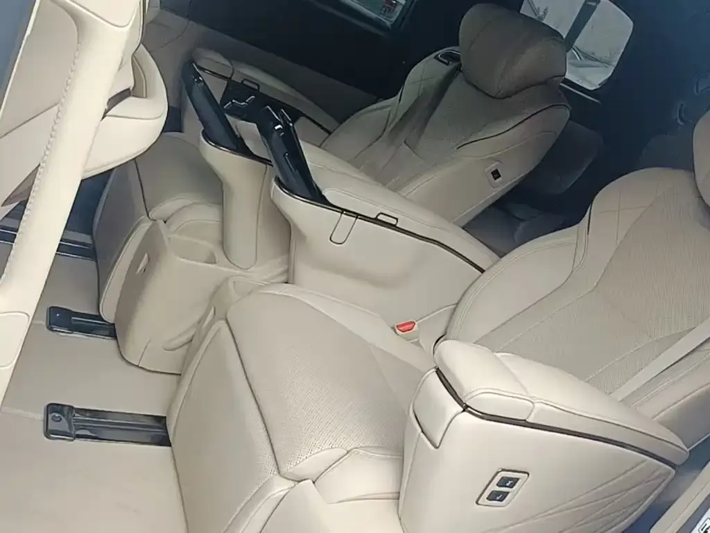 Toyota Alphard — фото 9