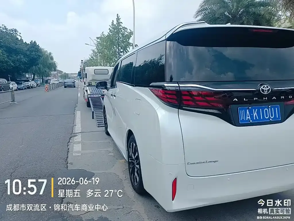 Toyota Alphard — фото 4