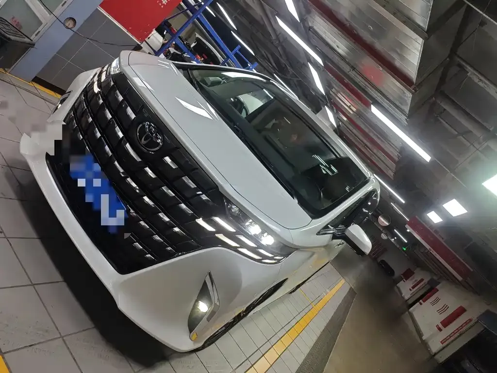 Toyota Alphard — фото 7