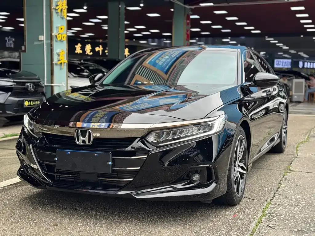Honda Accord — фото 1