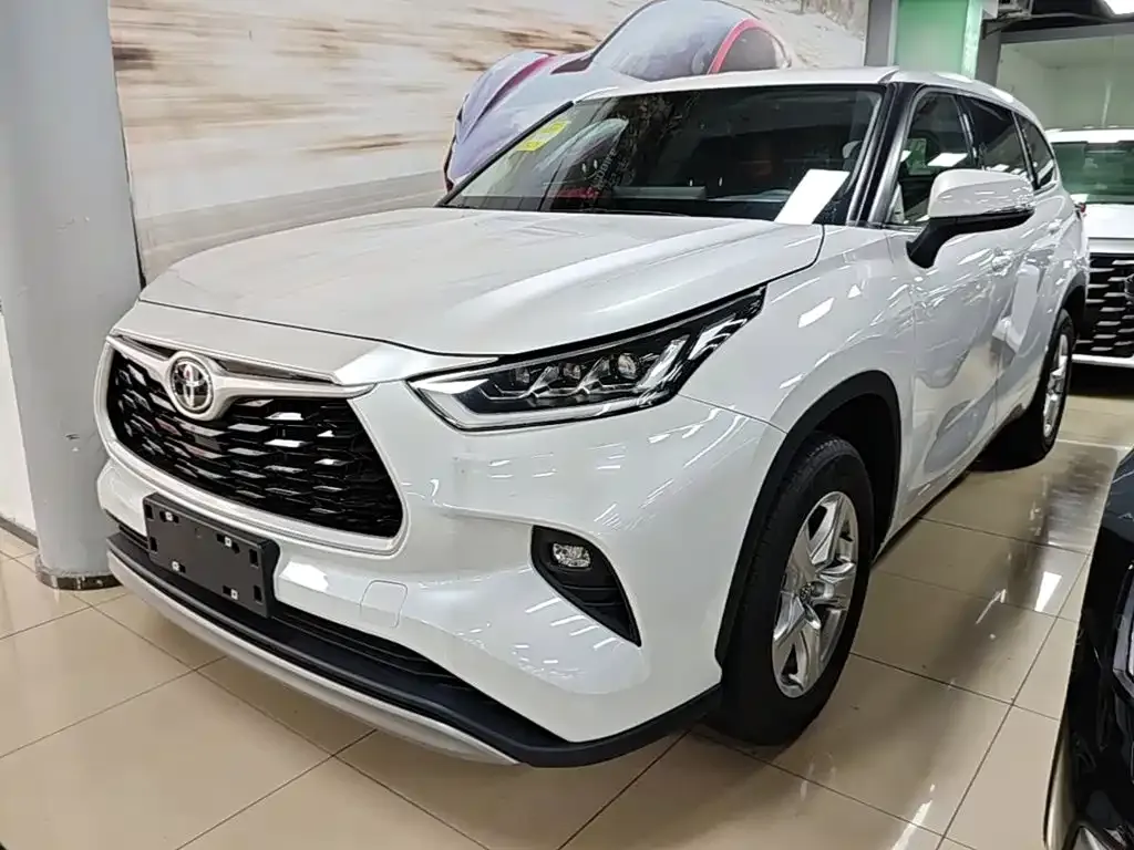 Toyota Highlander — фото 1