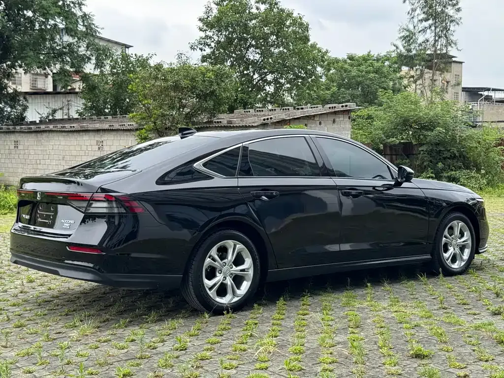 Honda Accord — фото 10