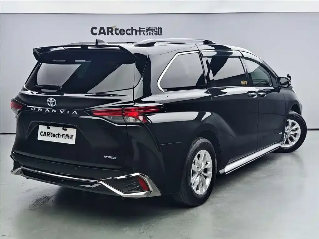 Toyota Granvia — фото 8