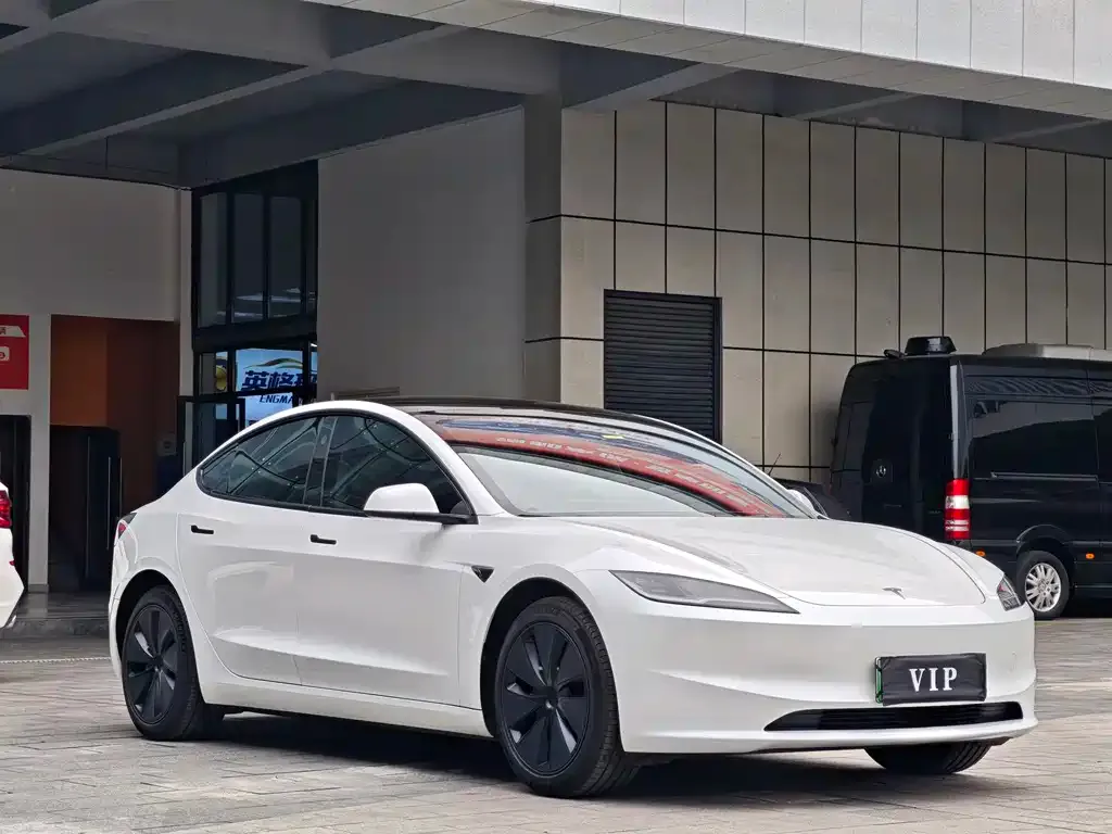 Tesla Model 3 — фото 6