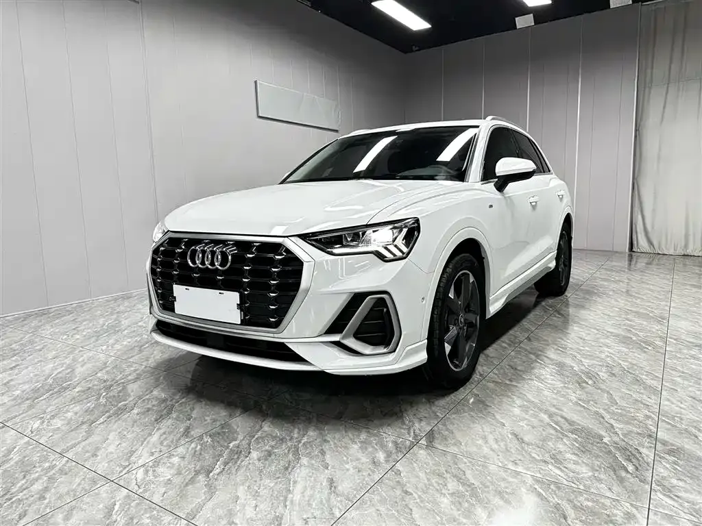 Audi Q3 — фото 1