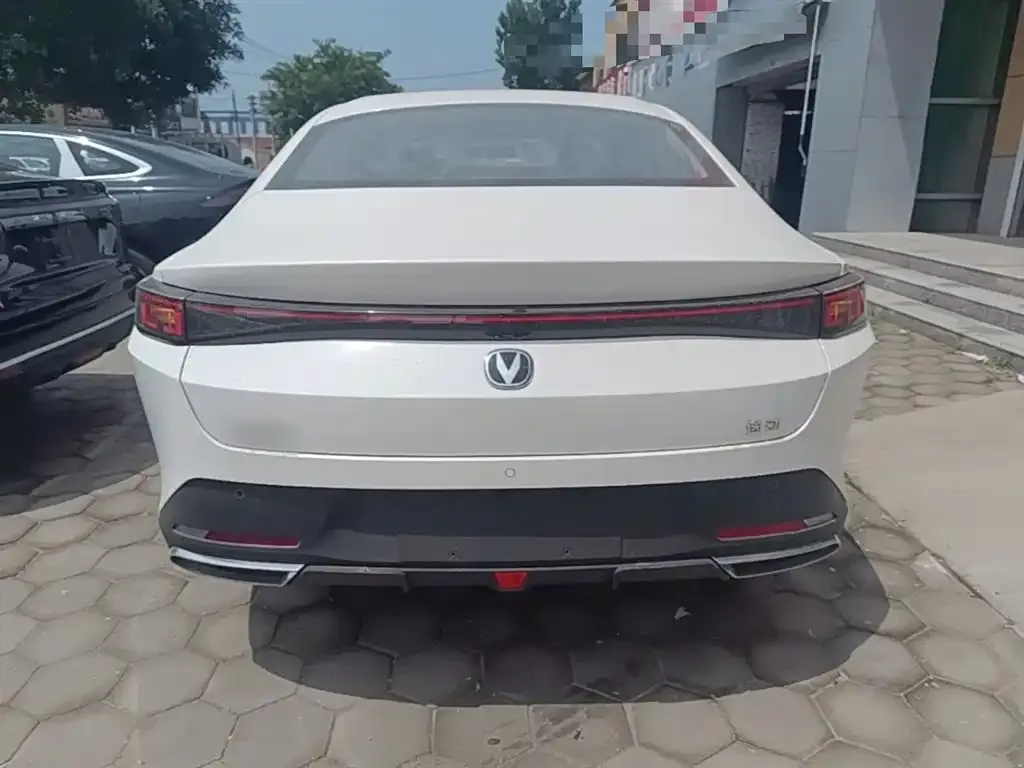 Changan Eado PHEV 2026 из CN, фото 2