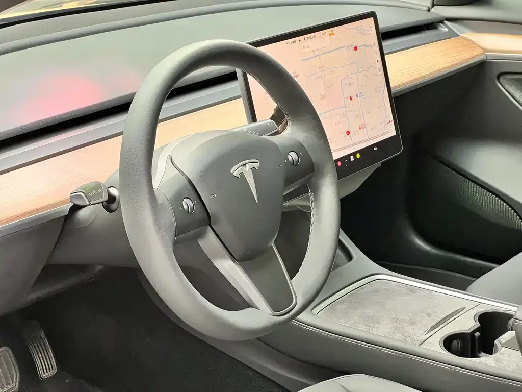Tesla Model 3 — фото 6