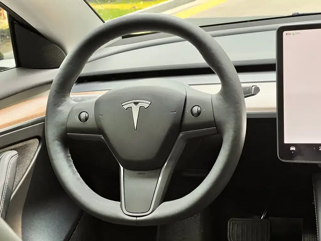 Tesla Model 3 — фото 5