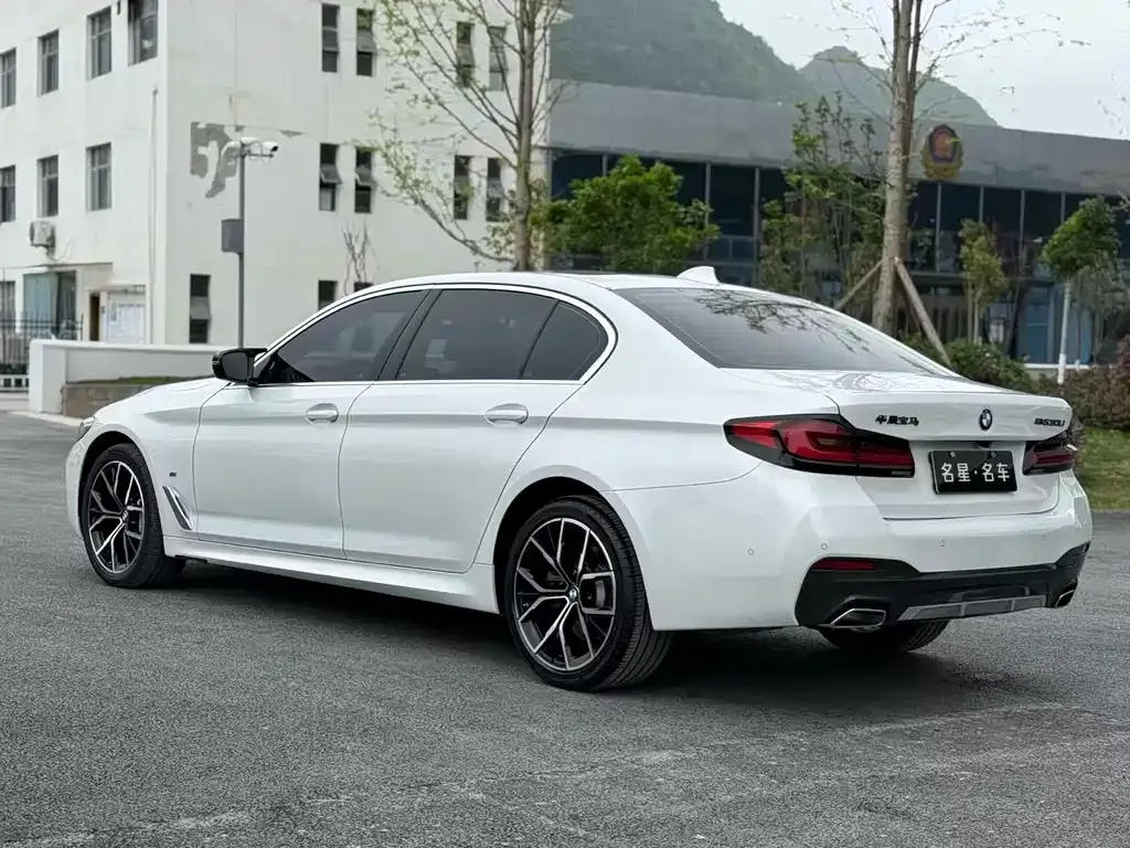 BMW 5 Series — фото 10