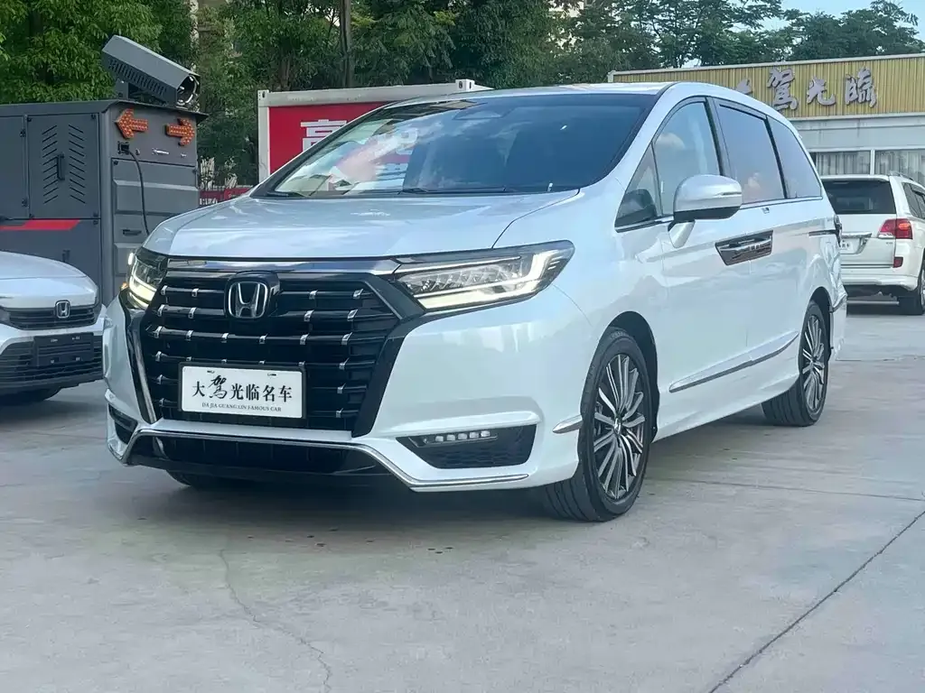 Honda Elysion — фото 1