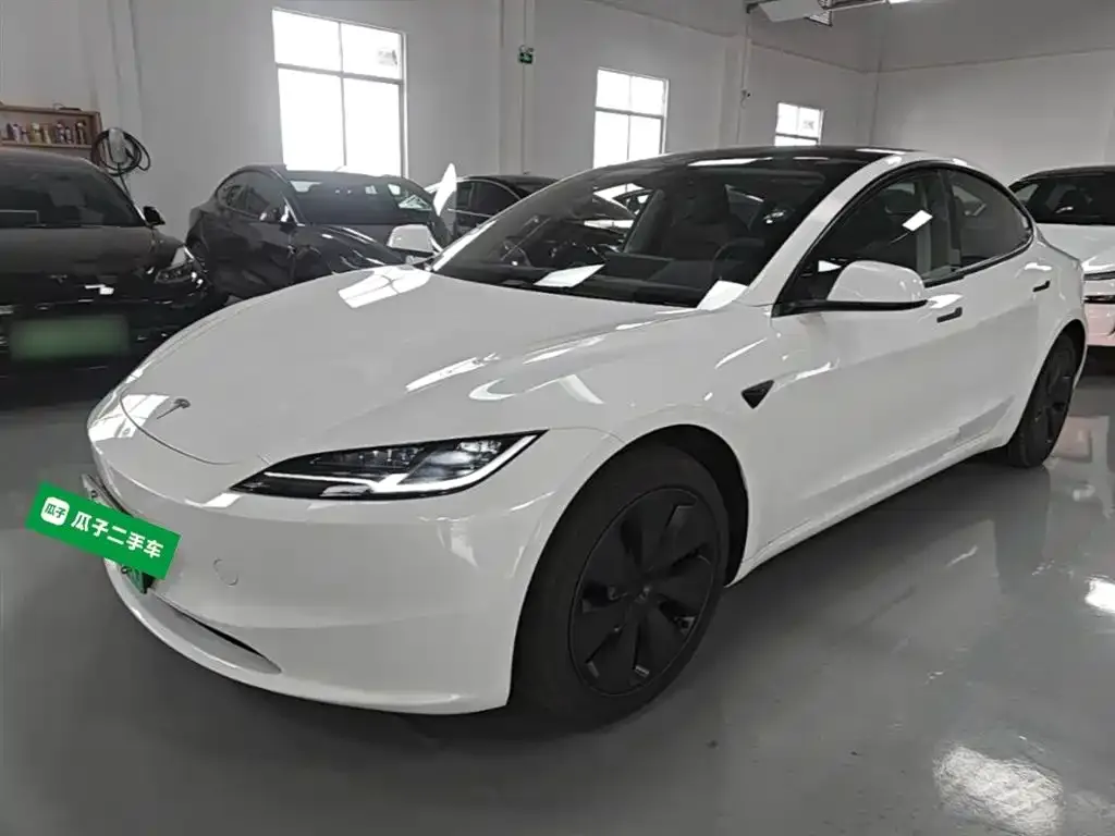 Tesla Model 3 — фото 1