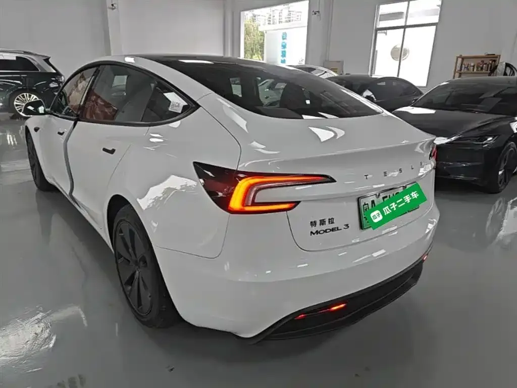Tesla Model 3 — фото 3
