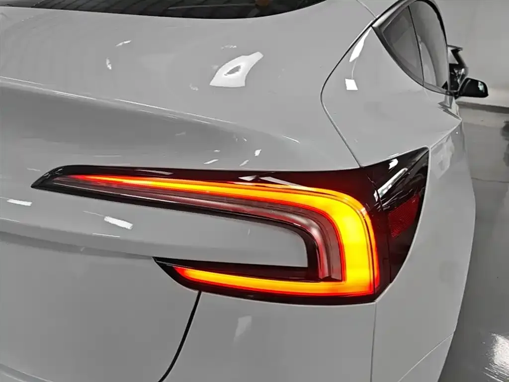 Tesla Model 3 — фото 2