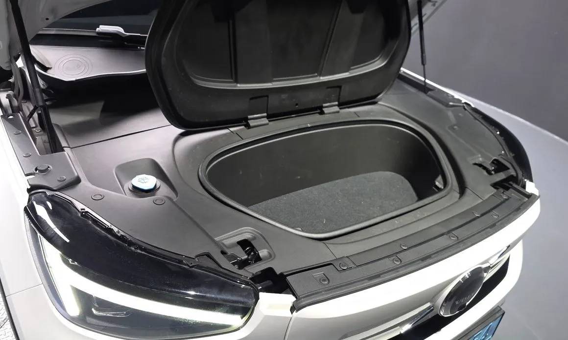 Volvo C40 2023 из KR, фото 4
