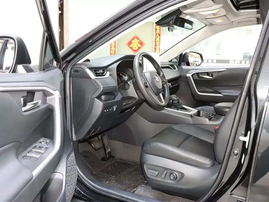 Toyota RAV4 — фото 9