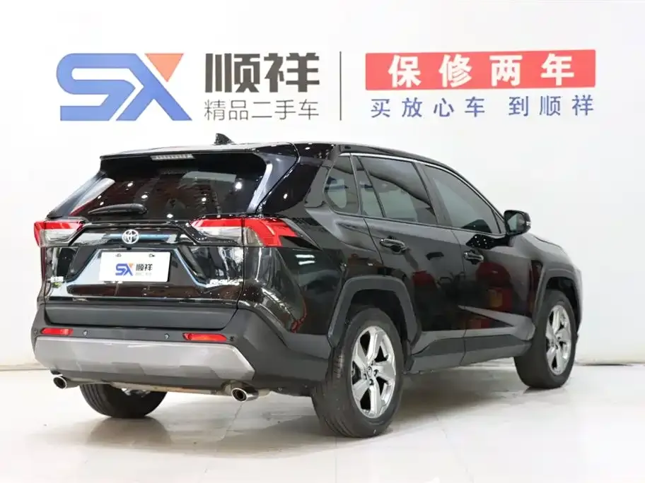 Toyota RAV4 — фото 7