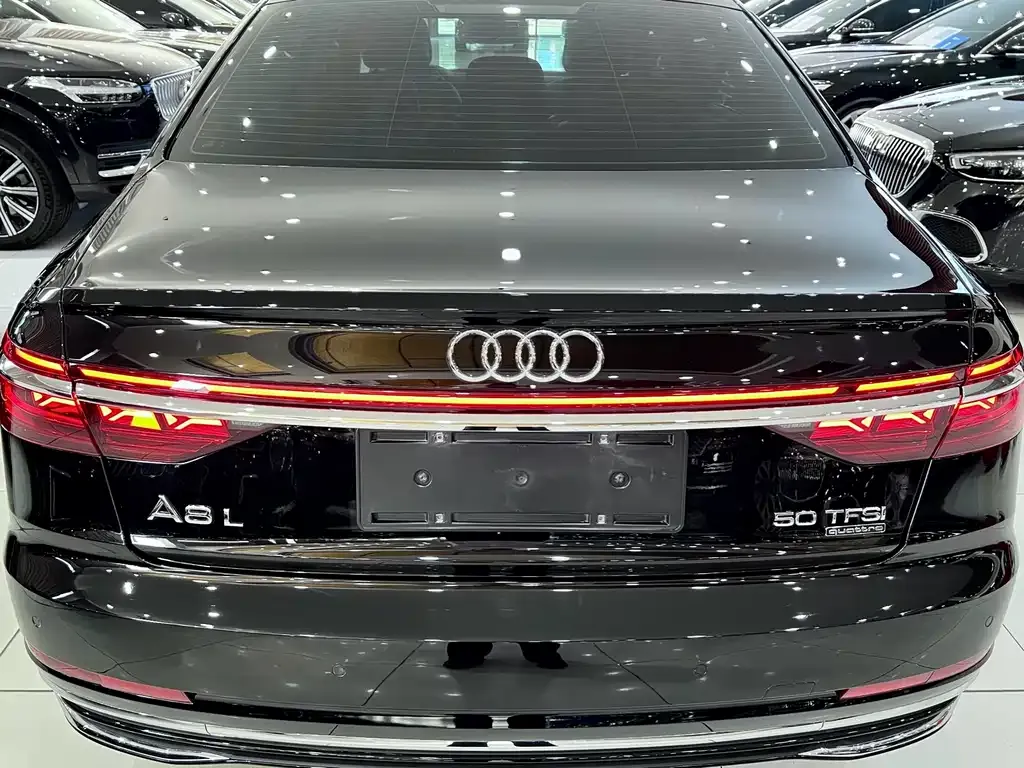 Audi A8 — фото 10
