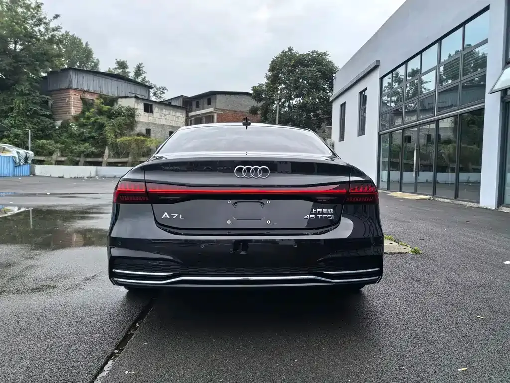 Audi A7L — фото 8