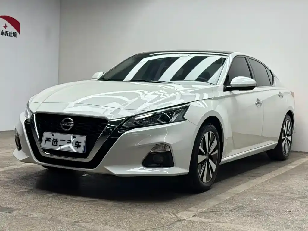 Nissan Teana — фото 1