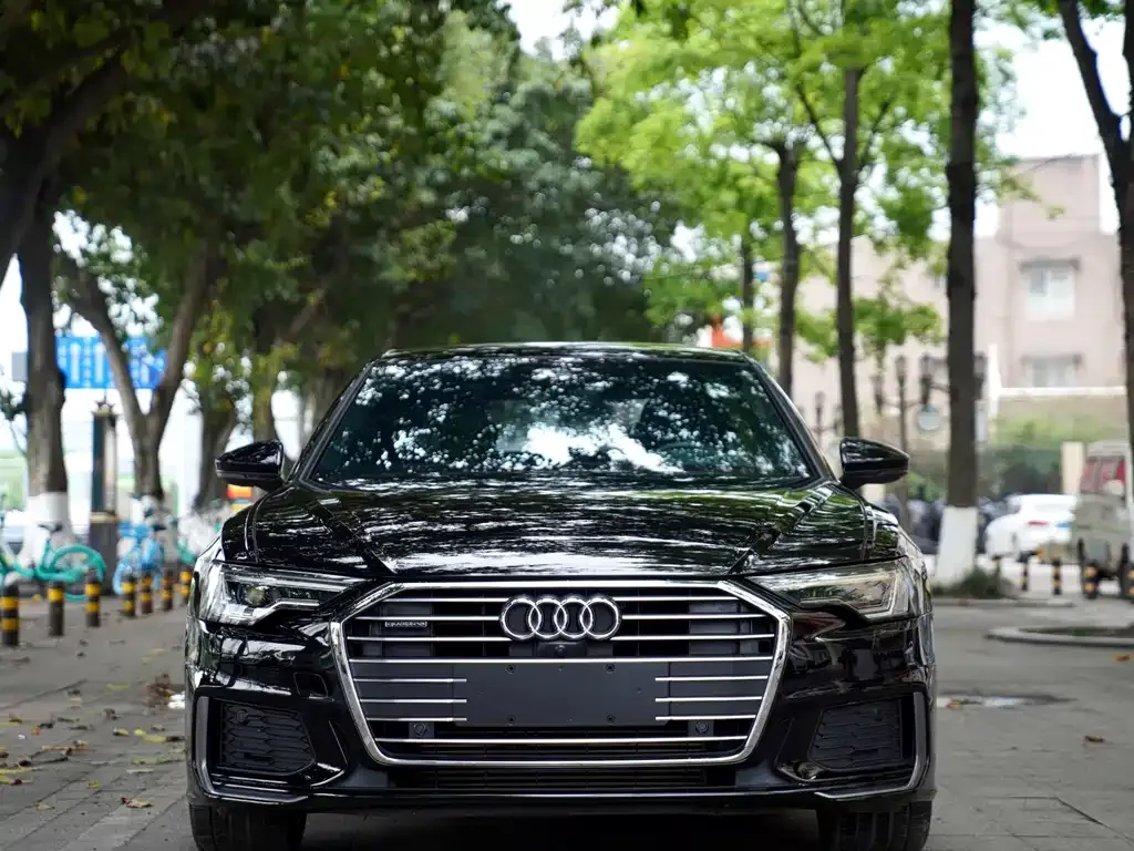 Audi A6L — фото 1