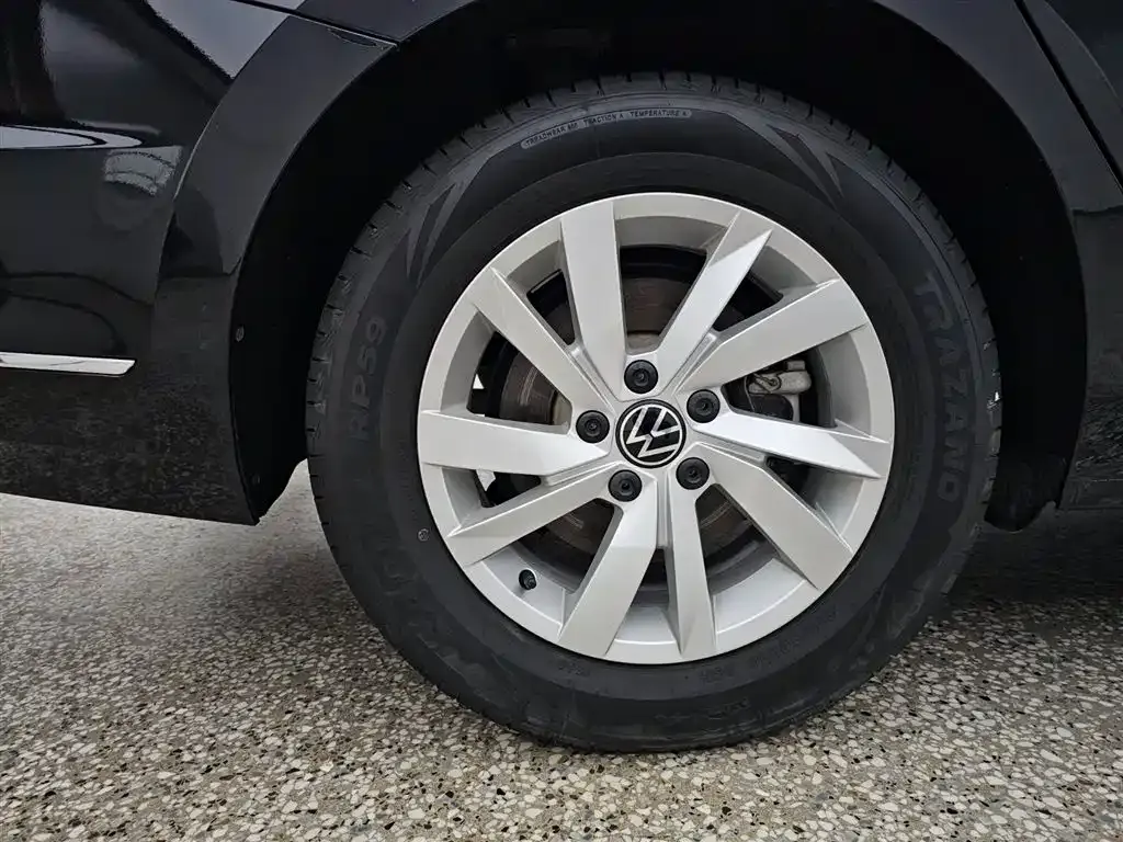 Volkswagen Passat — фото 7